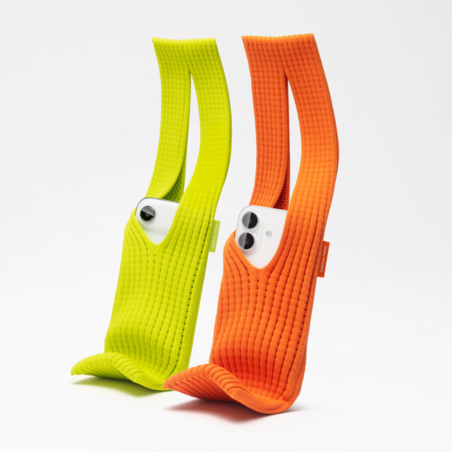 iPhone Pocket: The Stylish 3D-Knitted Pouch That Redefines Pocketable Comfort